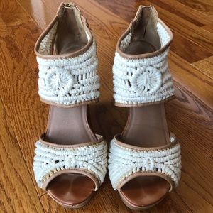 Steve Madden white woven crochet wedges